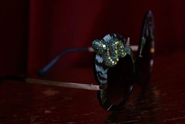 SOLD!1872 Trendy Oversized Crystal Snake Sunglasses - Image 7