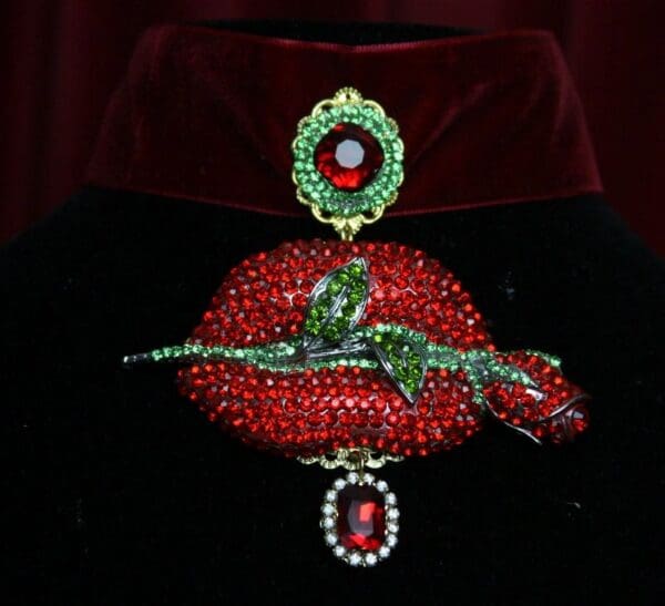 SOLD! 1887 Set Of Red Huge Crystal Lips Rose Velvet Choker+ Earrings - Image 9