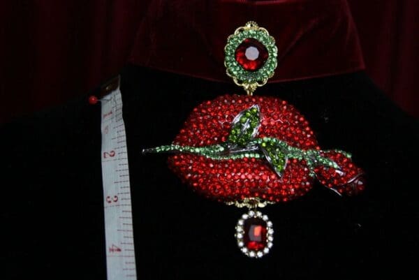 SOLD! 1887 Set Of Red Huge Crystal Lips Rose Velvet Choker+ Earrings - Image 10