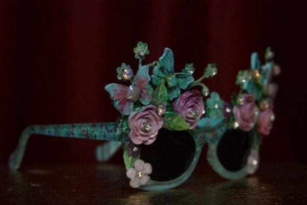 SOLD! 1959 Vivid Butterfly Hand Painted Flower Pastel Aqua Shades - Image 4