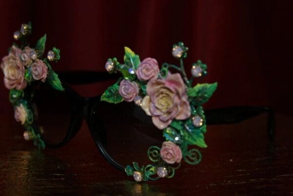 SOLD!1962 Elegant Vivid Hand Painted Leaf Roses Embellished Sunglasses - Image 7