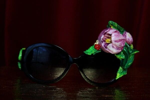 SOLD!1965 Hand Painted Tulip Irregular Sunglasses Shades - Image 6