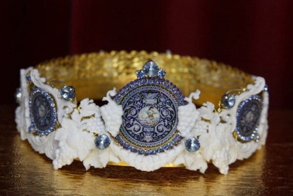 SOLD! 2008 Italian Tile Print Full Circle Stunning Crown