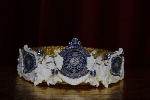 SOLD! 2008 Italian Tile Print Full Circle Stunning Crown - Image 6