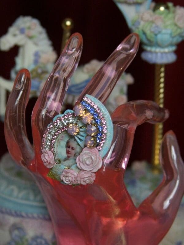 SOLD! 2016 Marie Antoinette Fan Crystal Adjustable Cocktail Ring - Image 10