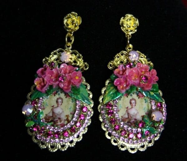 SOLD! 2019 Set Of Marie Antoinette Lace Cuff + Earrings - Image 4