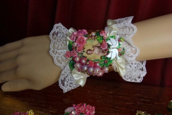 SOLD! 2019 Set Of Marie Antoinette Lace Cuff + Earrings - Image 6