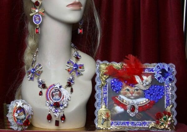 SOLD! 2176 Set Of Victorian Cat Bow Adroable Crystal Necklace+ Earrings - Image 4