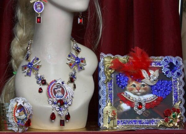 SOLD! 2176 Set Of Victorian Cat Bow Adroable Crystal Necklace+ Earrings - Image 3