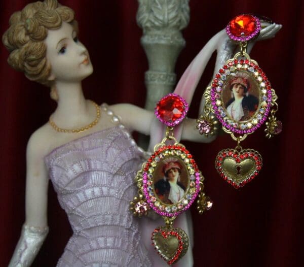 SOLD! 2212 Victorian Vintage Style Cameo Heart Studs Earrings - Image 2
