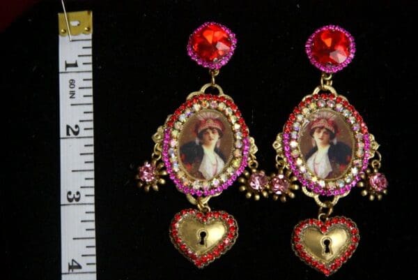 SOLD! 2212 Victorian Vintage Style Cameo Heart Studs Earrings - Image 6