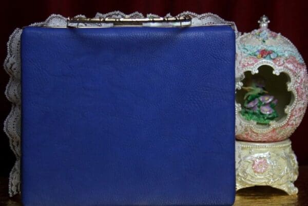 SOLD! 2242 Marie Antoinette 3D Effect Kitchen Hand Painted Purse Crossbody - Image 5