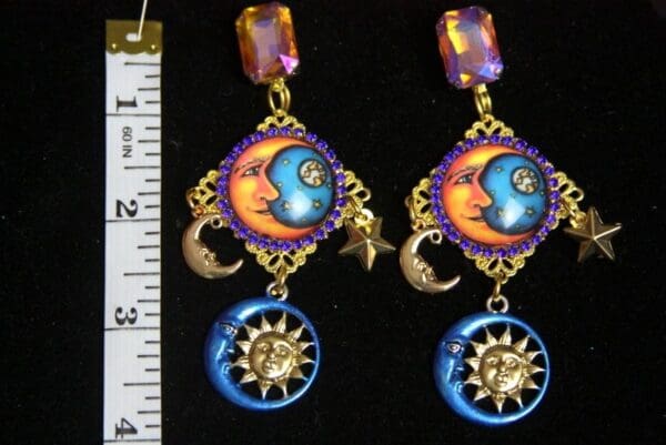 SOLD! 2270 Stunning Bright Star Moon Sun Cameo Earrings - Image 4