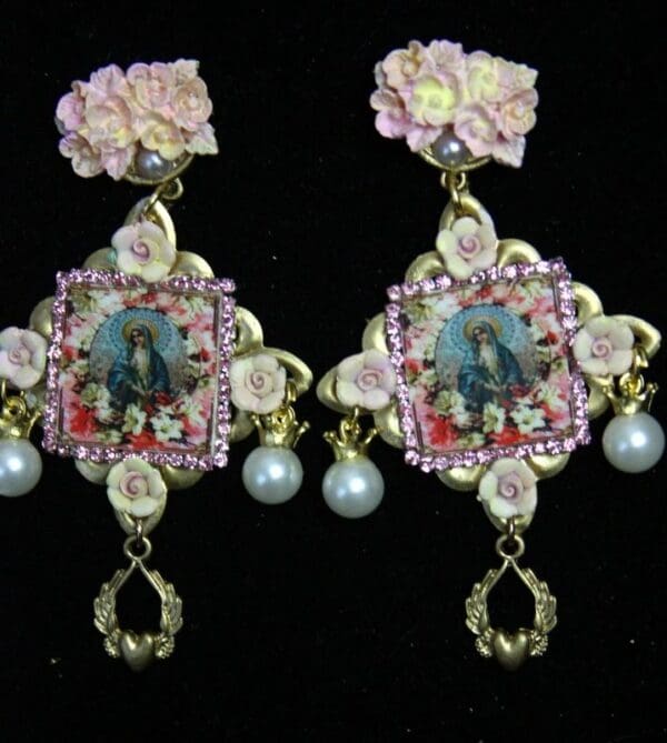 SOLD! 2336 Virgin Mary Hand Painted Flower Cameo Pearl Studs - Image 4