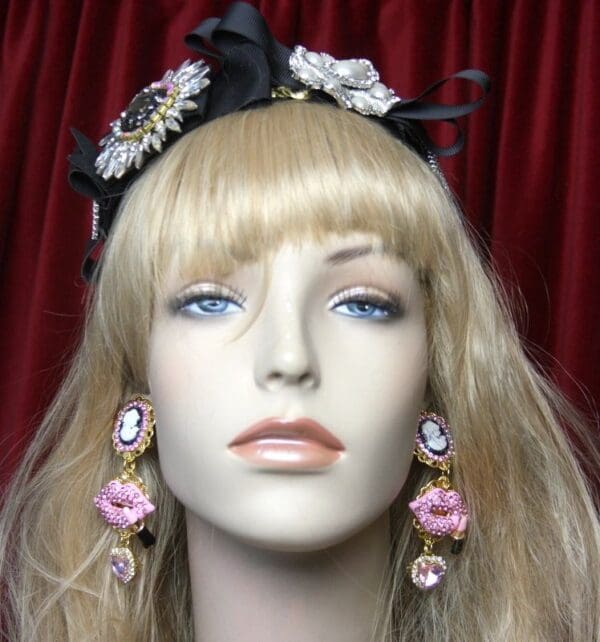SOLD!2580 Pink Crystal Cameo Lips Unusual Earrings - Image 6