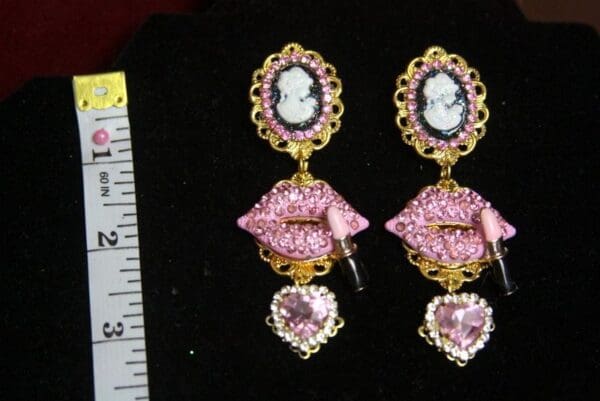 SOLD!2580 Pink Crystal Cameo Lips Unusual Earrings - Image 7