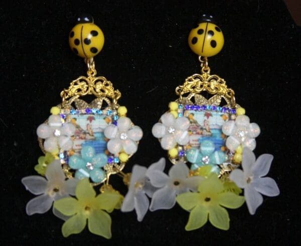 SOLD! 2583 Taormina Stunning Ladybug Flower Baroque Earrings - Image 7