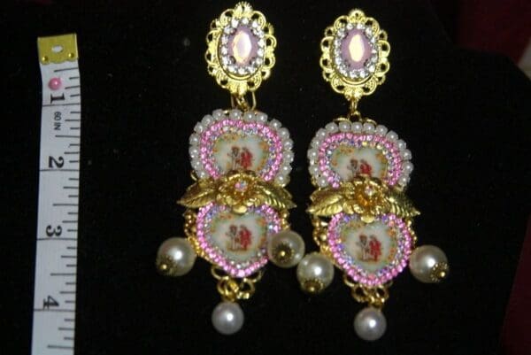 SOLD! 2672 Baroque Pink Crystal Heart PEarl Cameo Studs Earrings - Image 2