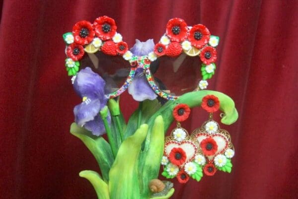 SOLD! 2720 Set Of Poppy Flower Print Daisy Sunnies+ Earrings - Image 7