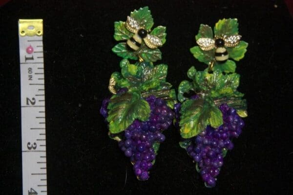 SOLD! 2746 Hand Painted 3D Effect Enamel Bee Massive Earrings - Image 6