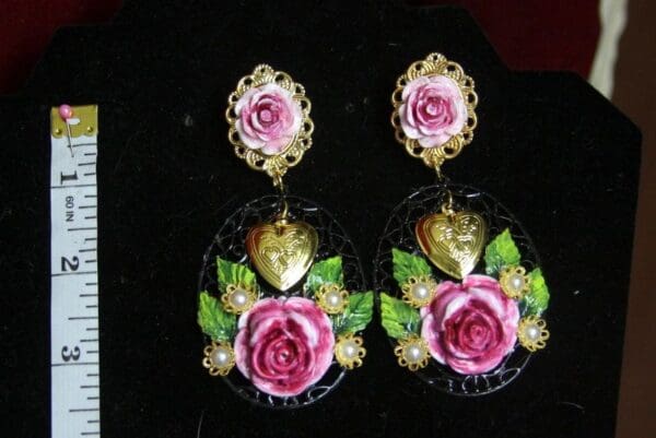 SOLD! 2793 Total Baroque Gold Heart Hand Painted Rose Pearl Earrings - Image 7