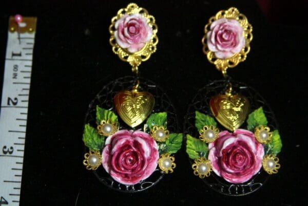 SOLD! 2793 Total Baroque Gold Heart Hand Painted Rose Pearl Earrings - Image 8