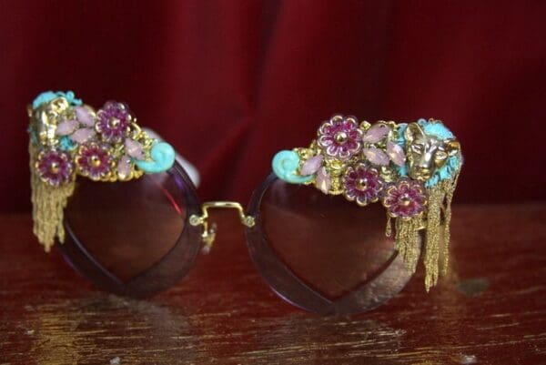 SOLD! 2803 Unusual Heart Shape Lion Chain Flower Embellished Sunglasses - Image 3