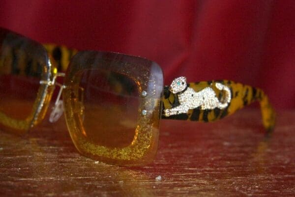 SOLD! 2804 Gold Glitter Designer Crystal Jaguar Leopard Sunglasses - Image 3