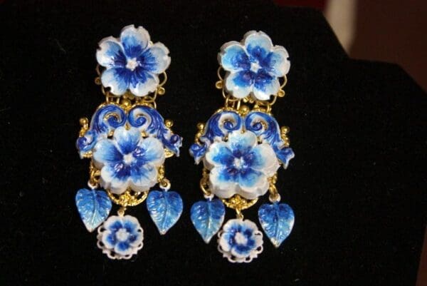 SOLD! 2829 Sicilian Hand Painted Blue Flower Curves Earrings - Image 7