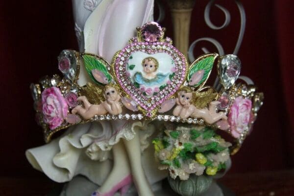 SOLD! 2845 Set Of Baroque Hand Painted White Heart Cherubs Angels Crown+ Earrings - Image 9