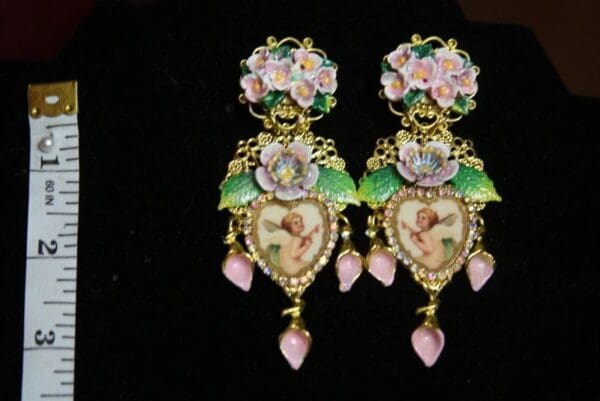 SOLD! 2856 Victorian Hand Painted Cherub Putti Heart Flower Earrings - Image 7