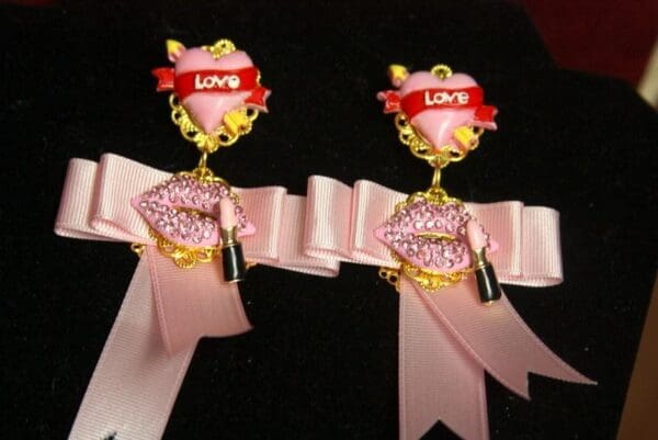 SOLD! 2881 Designer Inspired Crystal Lips Pink Bow Earrings - Image 7