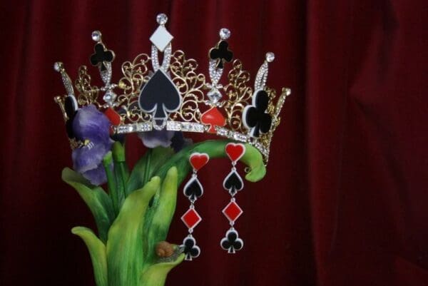 SOLD! 2908 Queen Of Hearts Playing Cards Vegas Crown+ Earrings - Image 2