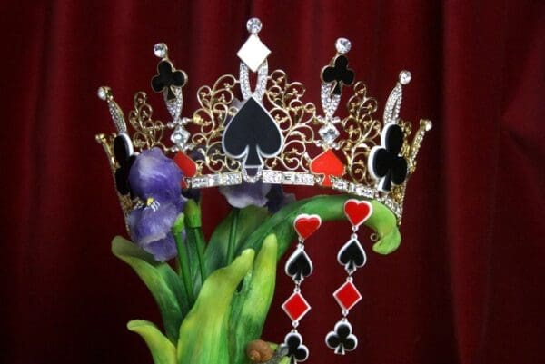 SOLD! 2908 Queen Of Hearts Playing Cards Vegas Crown+ Earrings - Image 3