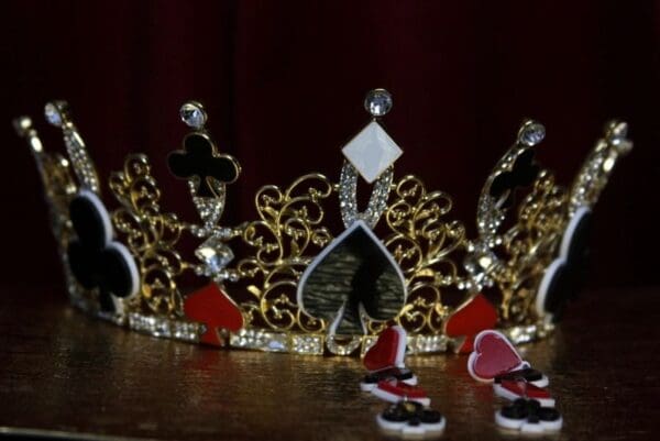SOLD! 2908 Queen Of Hearts Playing Cards Vegas Crown+ Earrings - Image 4