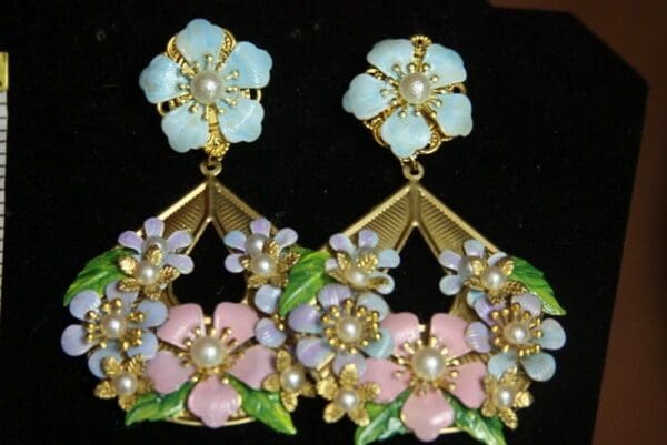 SOLD! 2990 Hand Painted MAssive PEarl Studs earrings - Image 4