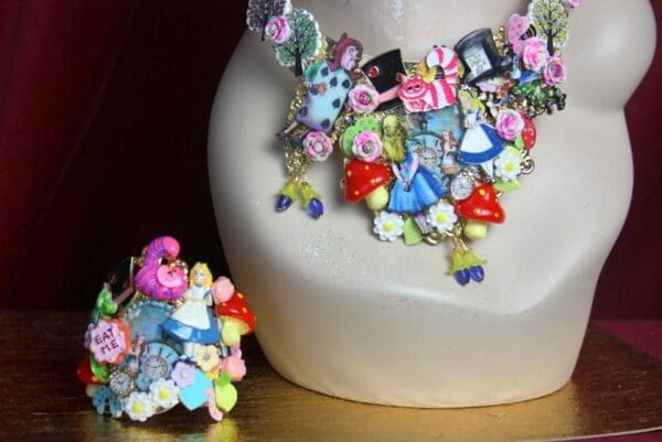 SOLD! 3024 Set Of Alice In Wonderland Adorable Necklace+ Earrings - Image 7