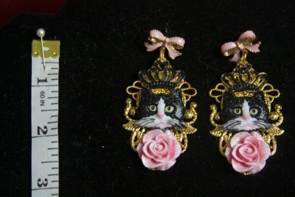 SOLD! 3031 Baroque Black Cat Pink Bow Earrings - Image 6