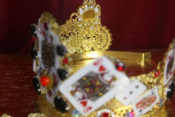 SOLD! 3042 Set Of Queen Of Hearts Playing Cards Crown+ Earrings - Image 5