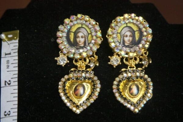 SOLD! 3092 Virgin Mary Madonna Church Cameo Heart Earrings - Image 2