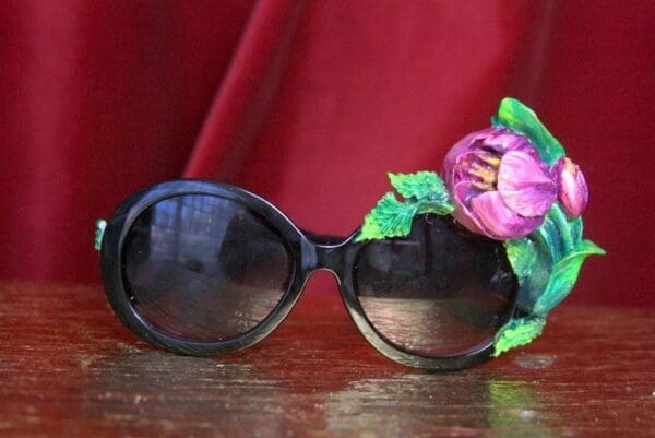 SOLD! 3248 Baroque Hand Painted Tulip Embellished Sunglasses - Image 2