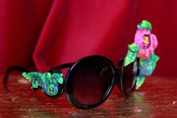 SOLD! 3248 Baroque Hand Painted Tulip Embellished Sunglasses - Image 3