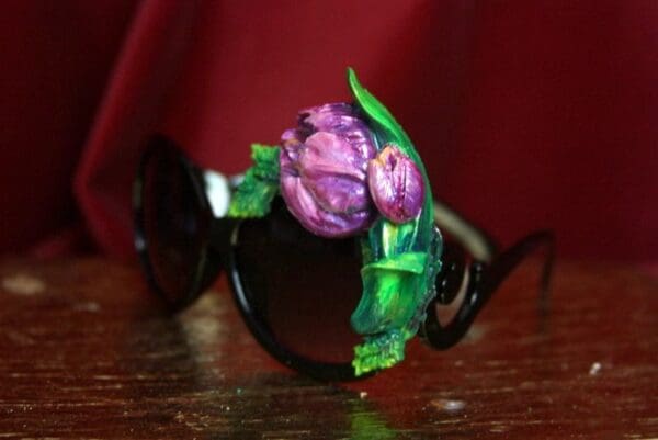 SOLD! 3248 Baroque Hand Painted Tulip Embellished Sunglasses - Image 4