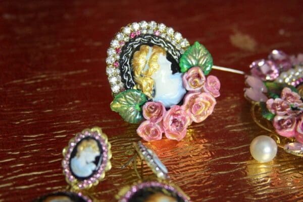 SOLD! 3262 Victorian Vintage Cameo Hand Painted Adjustable Cocktail Ring - Image 4