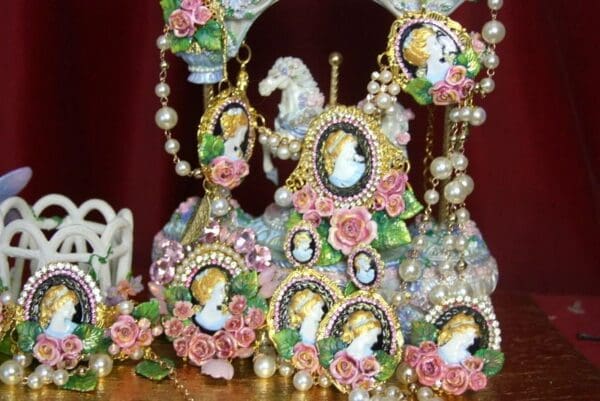 SOLD! 3264 Vintage Cameo Hand Painted Victorian Huge Crystal Brooch - Image 5