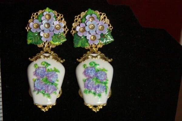 SOLD! 3268 Sicilian Vase Hand Painted Flower Earrings - Image 6