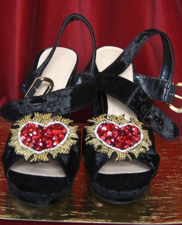 SOLD! 3298 Baroque Velvet Heart Applique Embellished Sandals Us10 - Image 5