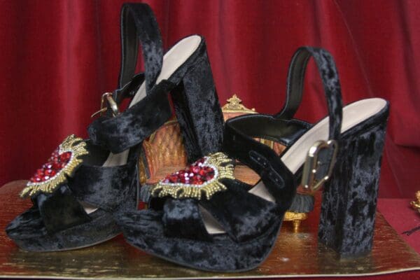 SOLD! 3298 Baroque Velvet Heart Applique Embellished Sandals Us10 - Image 6