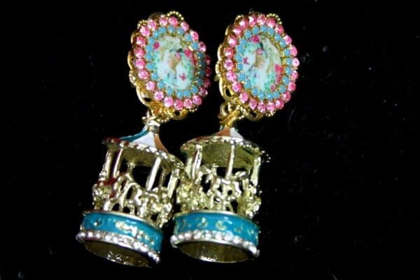 SOLD! 3419 Adorable Caroucel Marie Antoinette Cameo Earrings - Image 4