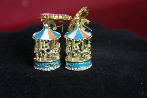 SOLD! 3419 Adorable Caroucel Marie Antoinette Cameo Earrings - Image 5